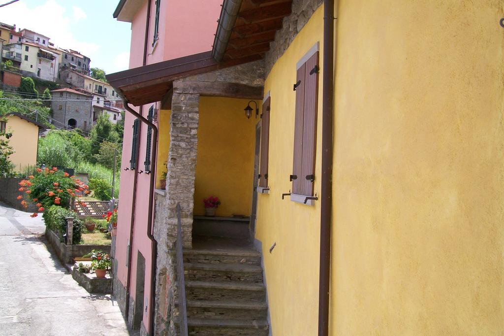 La Casa Del Borgo Lägenhet Beverino Rum bild