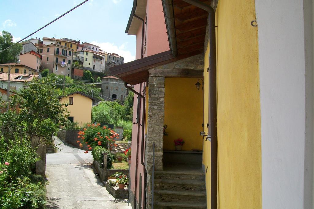 La Casa Del Borgo Lägenhet Beverino Rum bild